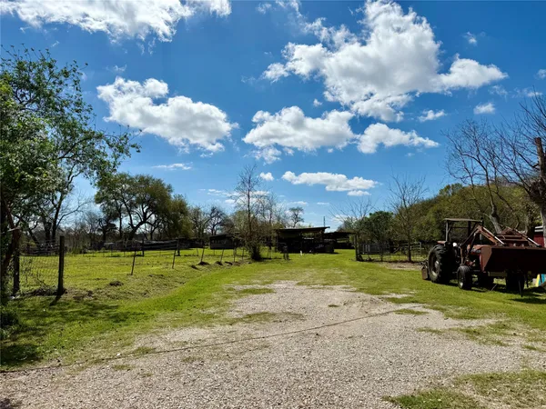 $3,200 | 602 Massey Tompkins Road, Baytown, TX 77521