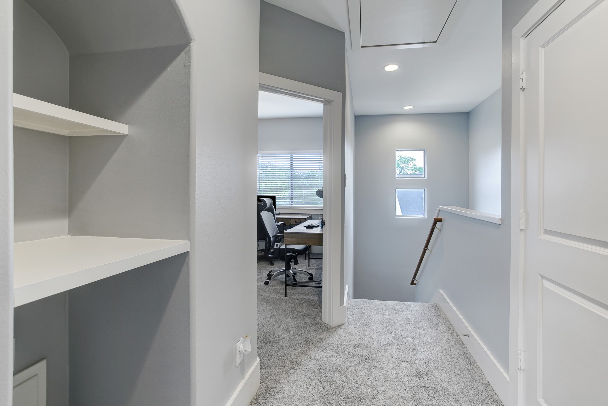 408 Parker Street Houston, TX 77007 - Photo 16 of 27 a view of a hallway with seating area