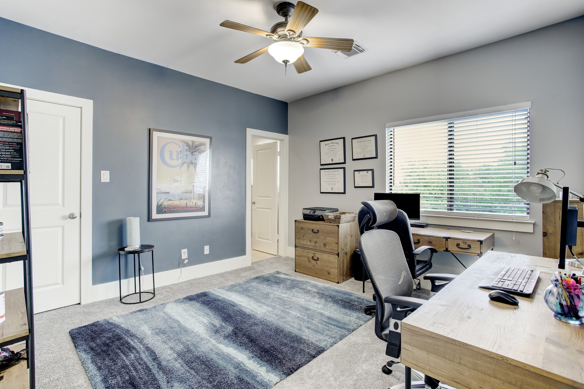 408 Parker Street Houston, TX 77007 - Photo 20 of 27 a workspace with furniture and window