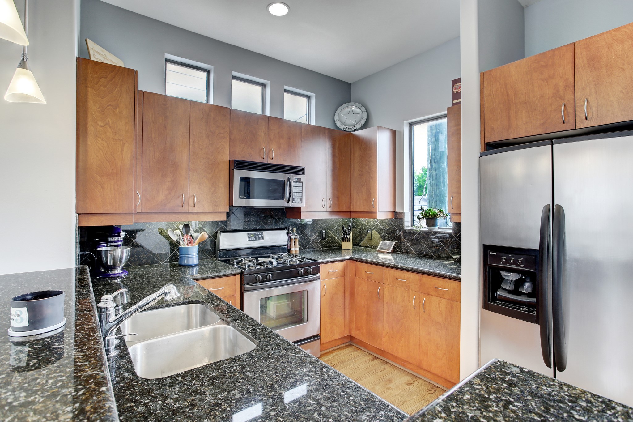 408 Parker Street Houston, TX 77007 - Photo 8 of 27 a kitchen with kitchen island granite countertop a sink stove and refrigerator