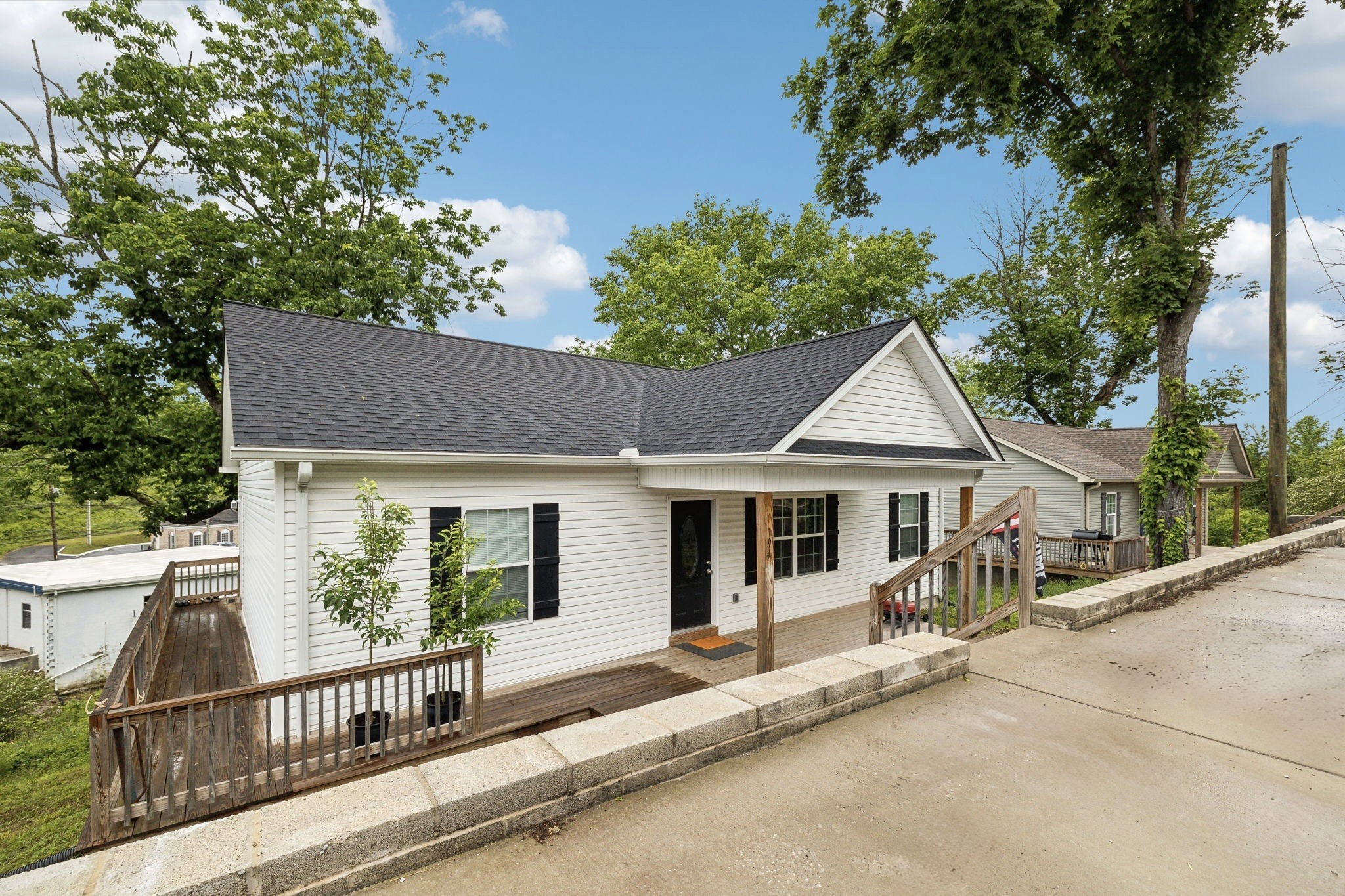 194 Hunter Avenue Carthage, TN 37030 - Photo 2 of 20