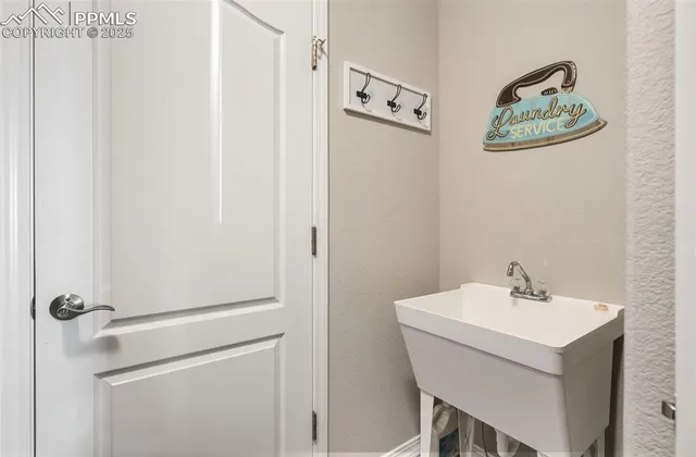 $844,900 | 11134 Lobo Peak Drive, Peyton, CO 80831