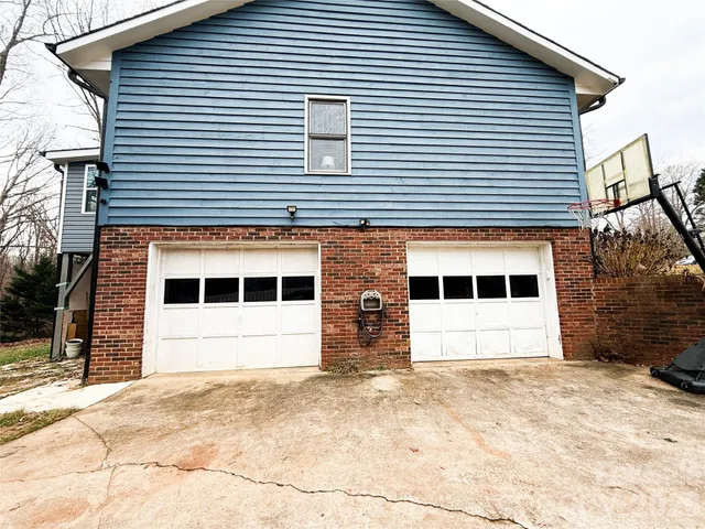 $360,000 | 1163 Hidden Creek Circle, Hickory, NC 28602