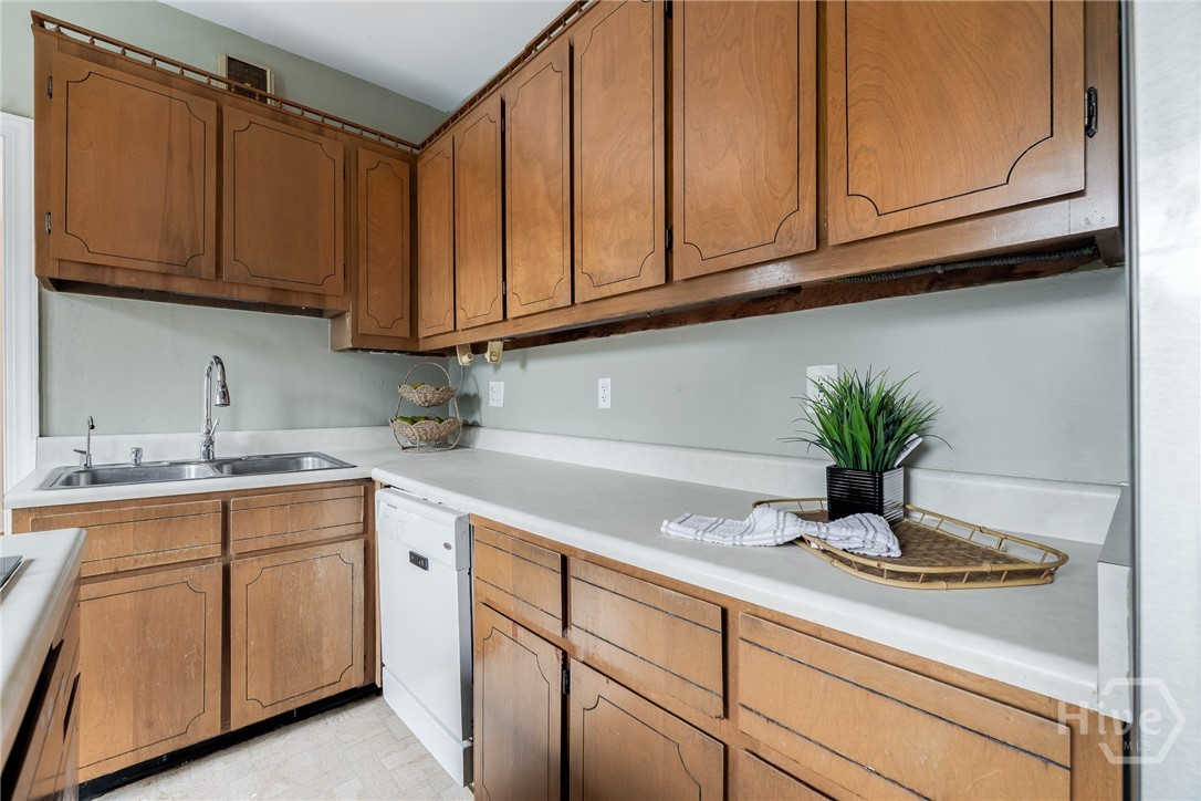 51 Travis Street Savannah, GA 31406 - Photo 12 of 40