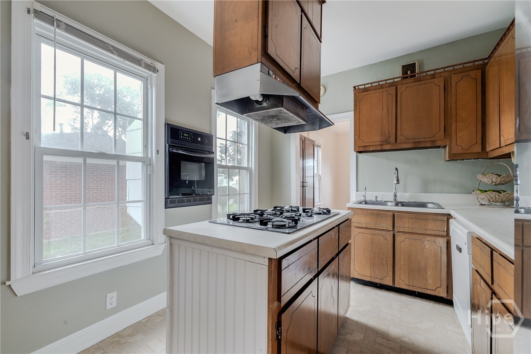 51 Travis Street Savannah, GA 31406 - Photo 13 of 40