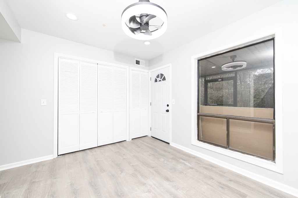 4312 Old Macon Road, Unit 56 Columbus, GA 31907 - Photo 8 of 19 an empty room with a mirror