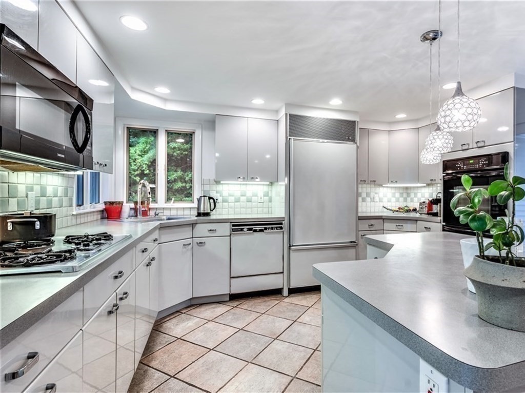 131 Wayne Road Newton, MA 02459 - Photo 7 of 31