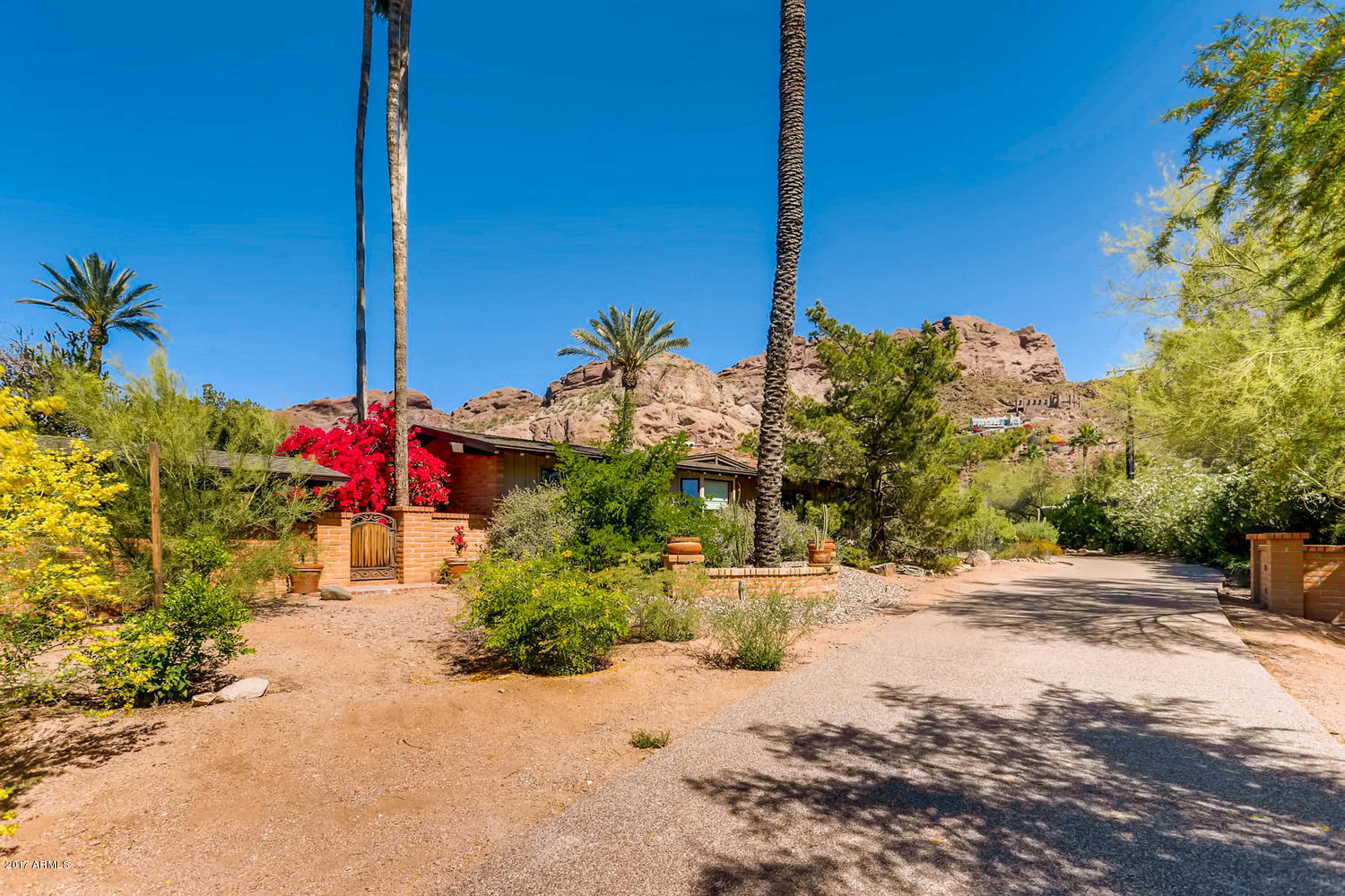4948 East Rockridge Road Phoenix, AZ 85018 - Photo 2 of 12 4948 E Rockridge Road Phoenix-large-010-