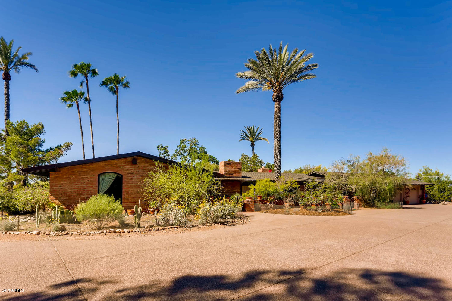 4948 East Rockridge Road Phoenix, AZ 85018 - Photo 3 of 12 4948 E Rockridge Road Phoenix-large-001-