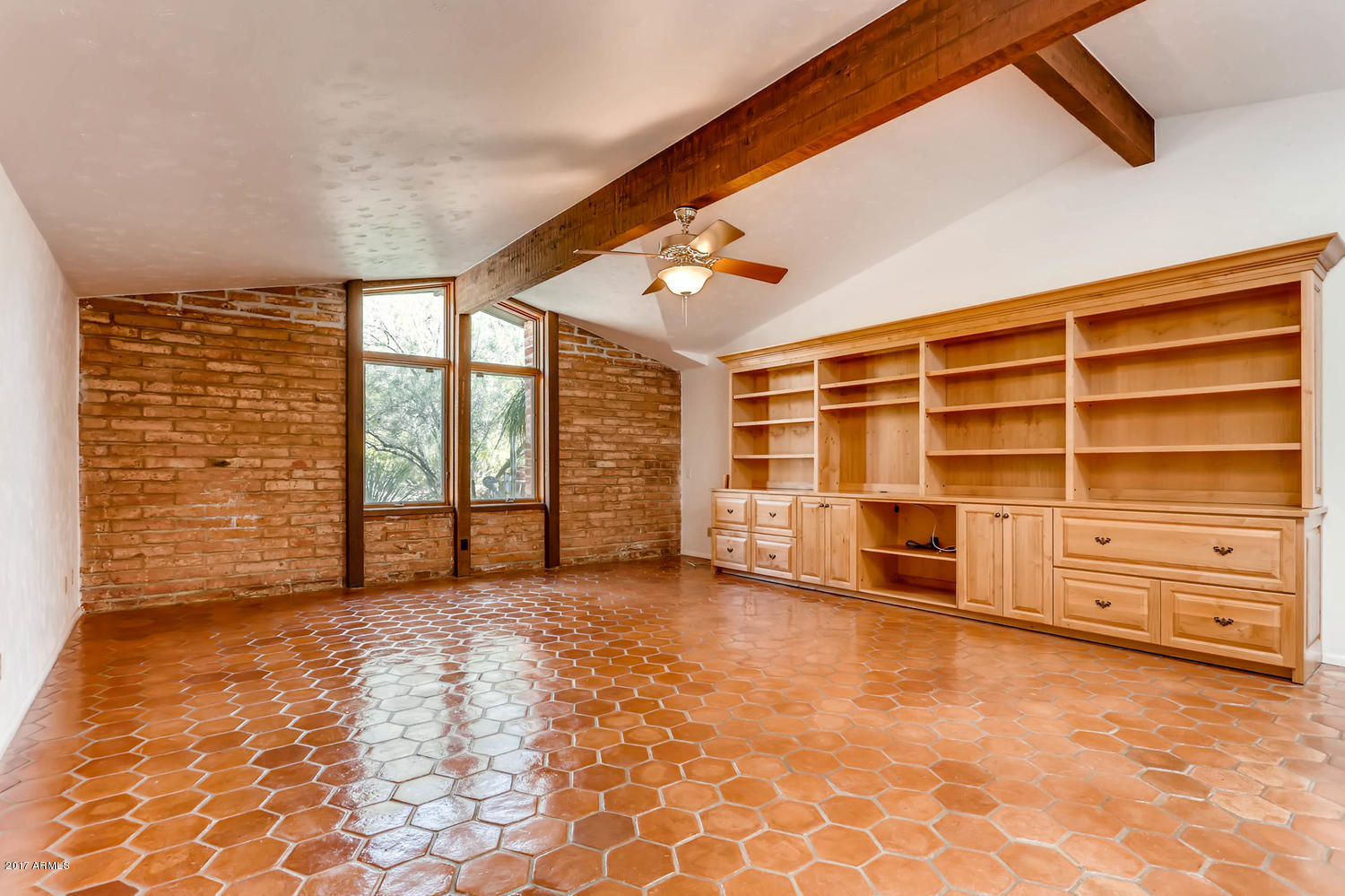 4948 East Rockridge Road Phoenix, AZ 85018 - Photo 7 of 12 4948 E Rockridge Road Phoenix-large-005-
