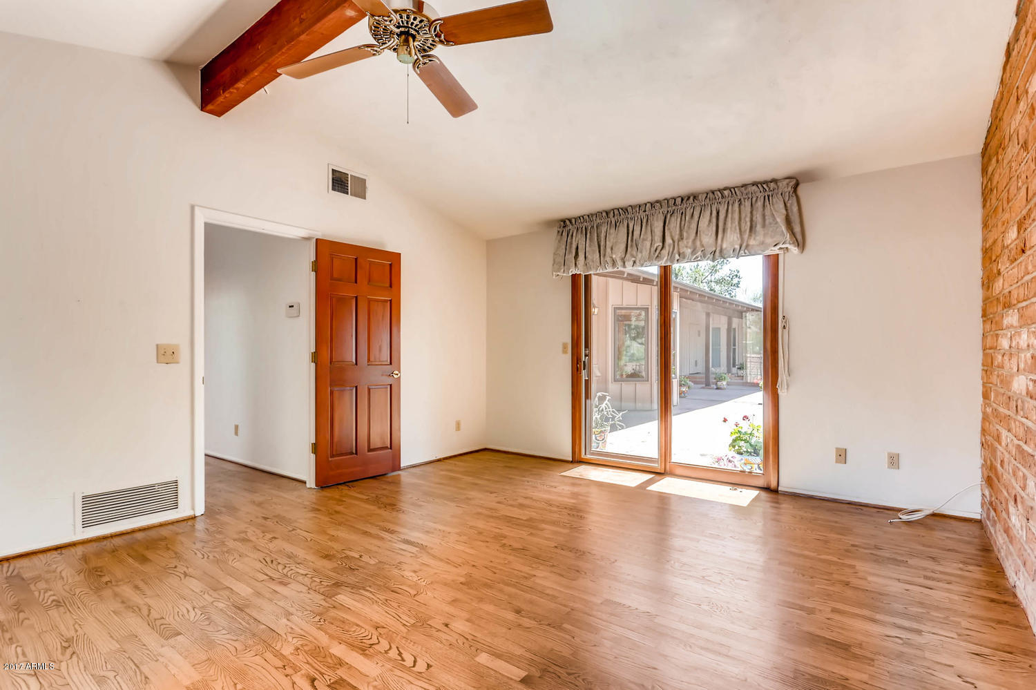 4948 East Rockridge Road Phoenix, AZ 85018 - Photo 8 of 12 4948 E Rockridge Road Phoenix-large-006-