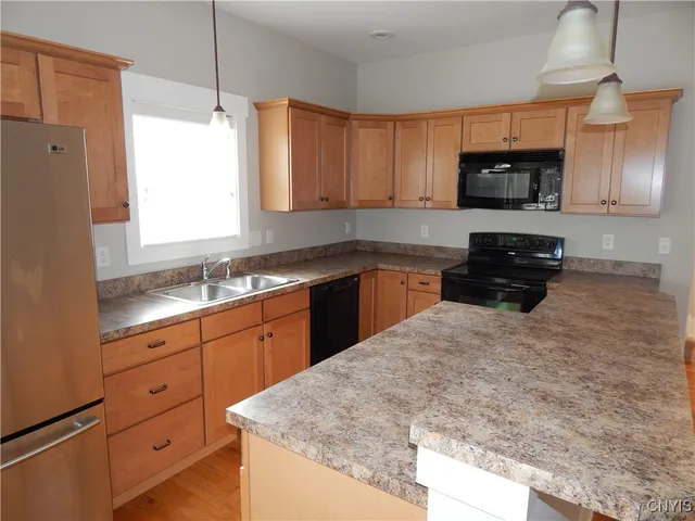 $3,000 | 8176 Whitman Way, Clay, NY 13090