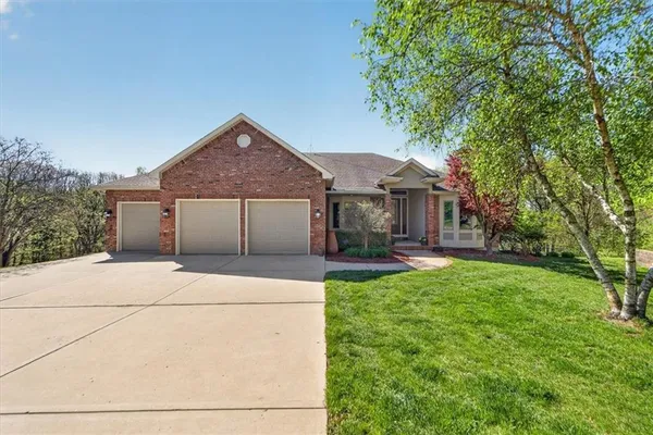 $1,100,000 | 8615 Northwest Baker Rd Circle, Kansas City, MO 64153