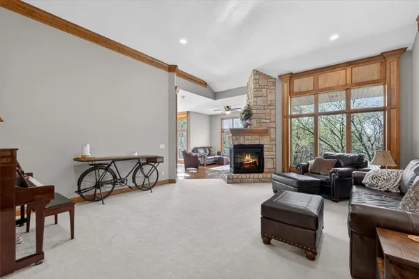 $1,100,000 | 8615 Northwest Baker Rd Circle, Kansas City, MO 64153