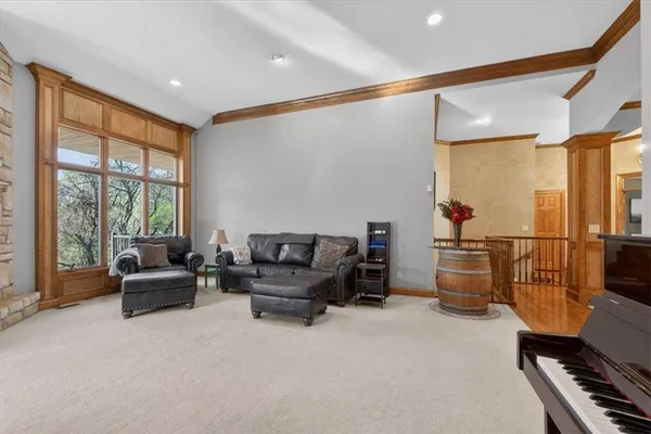 $1,100,000 | 8615 Northwest Baker Rd Circle, Kansas City, MO 64153