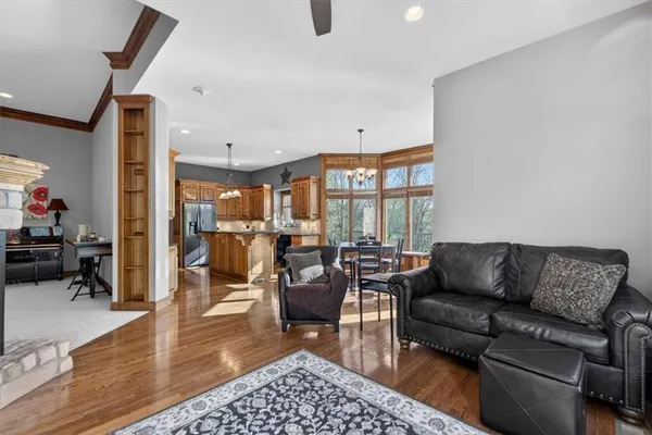 $1,100,000 | 8615 Northwest Baker Rd Circle, Kansas City, MO 64153