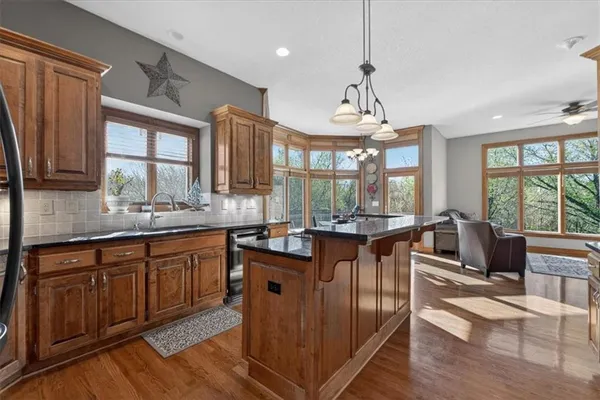 $1,100,000 | 8615 Northwest Baker Rd Circle, Kansas City, MO 64153