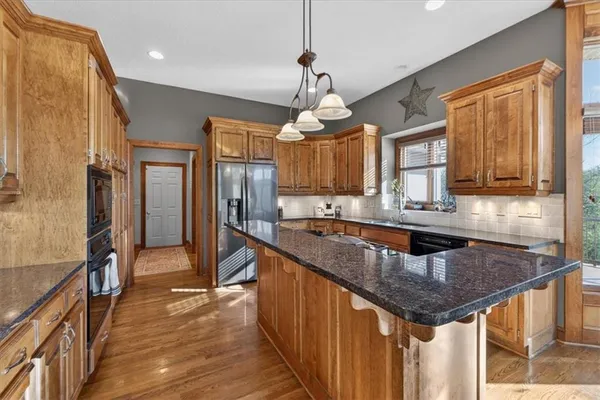 $1,100,000 | 8615 Northwest Baker Rd Circle, Kansas City, MO 64153