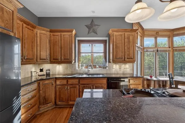 $1,100,000 | 8615 Northwest Baker Rd Circle, Kansas City, MO 64153