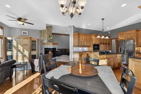 $1,100,000 | 8615 Northwest Baker Rd Circle, Kansas City, MO 64153