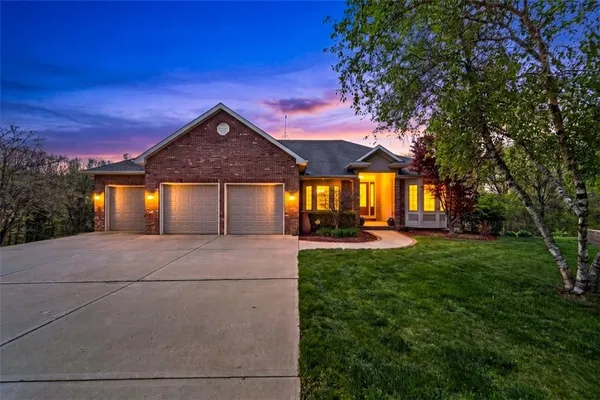 $1,100,000 | 8615 Northwest Baker Rd Circle, Kansas City, MO 64153