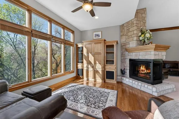 $1,100,000 | 8615 Northwest Baker Rd Circle, Kansas City, MO 64153