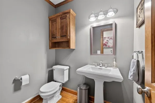 $1,100,000 | 8615 Northwest Baker Rd Circle, Kansas City, MO 64153