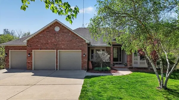 $1,100,000 | 8615 Northwest Baker Rd Circle, Kansas City, MO 64153