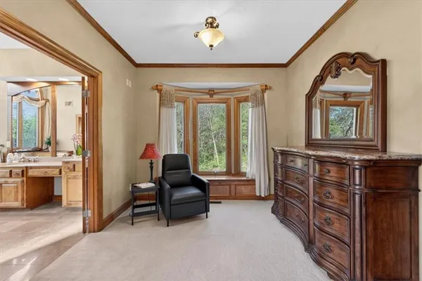 $1,100,000 | 8615 Northwest Baker Rd Circle, Kansas City, MO 64153