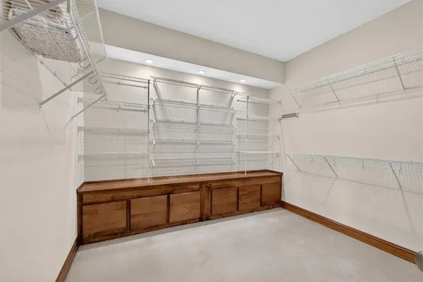 $1,100,000 | 8615 Northwest Baker Rd Circle, Kansas City, MO 64153