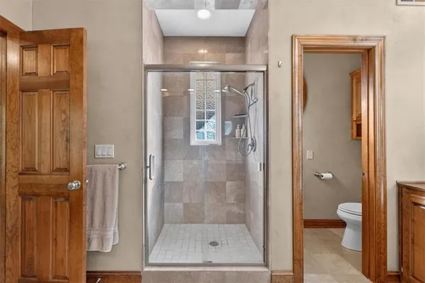 $1,100,000 | 8615 Northwest Baker Rd Circle, Kansas City, MO 64153