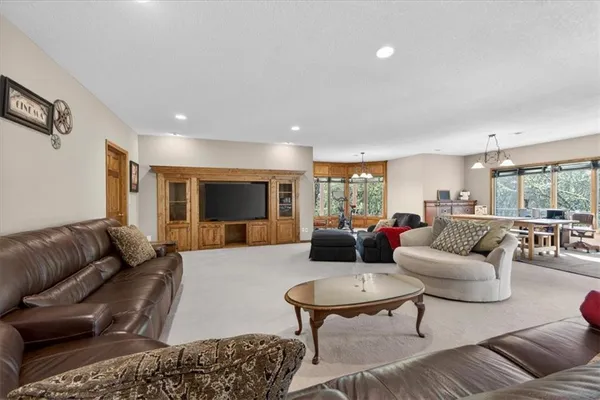 $1,100,000 | 8615 Northwest Baker Rd Circle, Kansas City, MO 64153