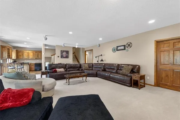 $1,100,000 | 8615 Northwest Baker Rd Circle, Kansas City, MO 64153