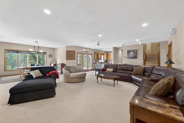 $1,100,000 | 8615 Northwest Baker Rd Circle, Kansas City, MO 64153