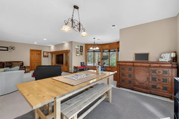 $1,100,000 | 8615 Northwest Baker Rd Circle, Kansas City, MO 64153