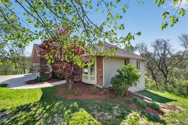 $1,100,000 | 8615 Northwest Baker Rd Circle, Kansas City, MO 64153