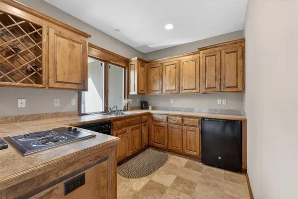 $1,100,000 | 8615 Northwest Baker Rd Circle, Kansas City, MO 64153