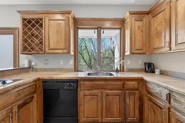 $1,100,000 | 8615 Northwest Baker Rd Circle, Kansas City, MO 64153