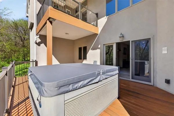 $1,100,000 | 8615 Northwest Baker Rd Circle, Kansas City, MO 64153