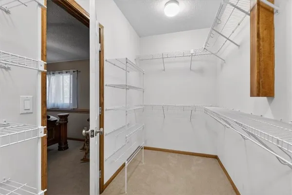 $1,100,000 | 8615 Northwest Baker Rd Circle, Kansas City, MO 64153