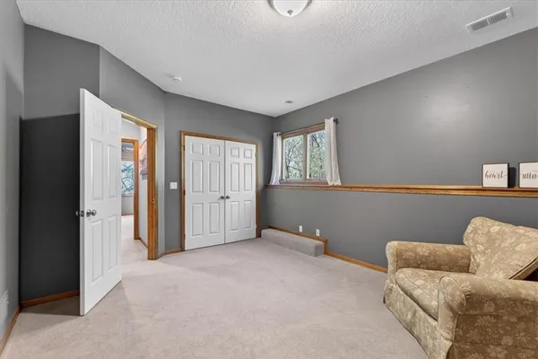 $1,100,000 | 8615 Northwest Baker Rd Circle, Kansas City, MO 64153