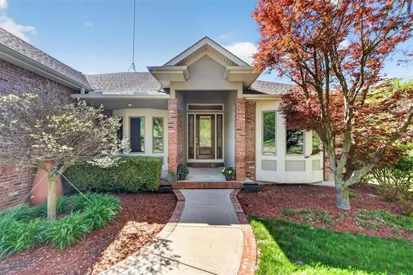 $1,100,000 | 8615 Northwest Baker Rd Circle, Kansas City, MO 64153