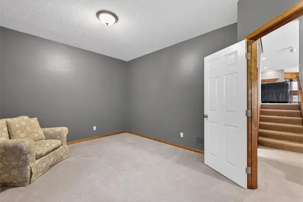 $1,100,000 | 8615 Northwest Baker Rd Circle, Kansas City, MO 64153