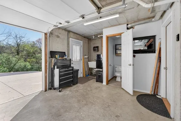 $1,100,000 | 8615 Northwest Baker Rd Circle, Kansas City, MO 64153