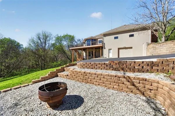 $1,100,000 | 8615 Northwest Baker Rd Circle, Kansas City, MO 64153