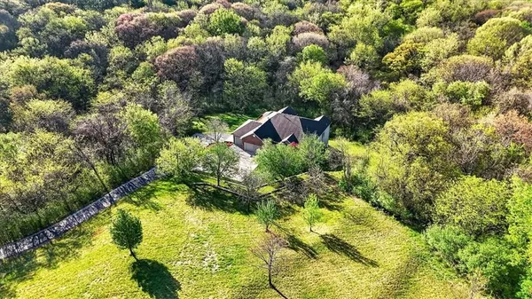 $1,100,000 | 8615 Northwest Baker Rd Circle, Kansas City, MO 64153