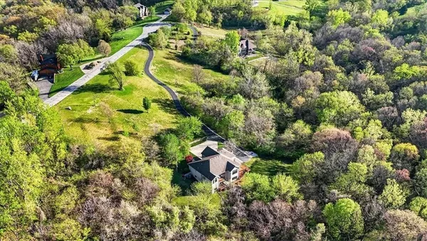 $1,100,000 | 8615 Northwest Baker Rd Circle, Kansas City, MO 64153