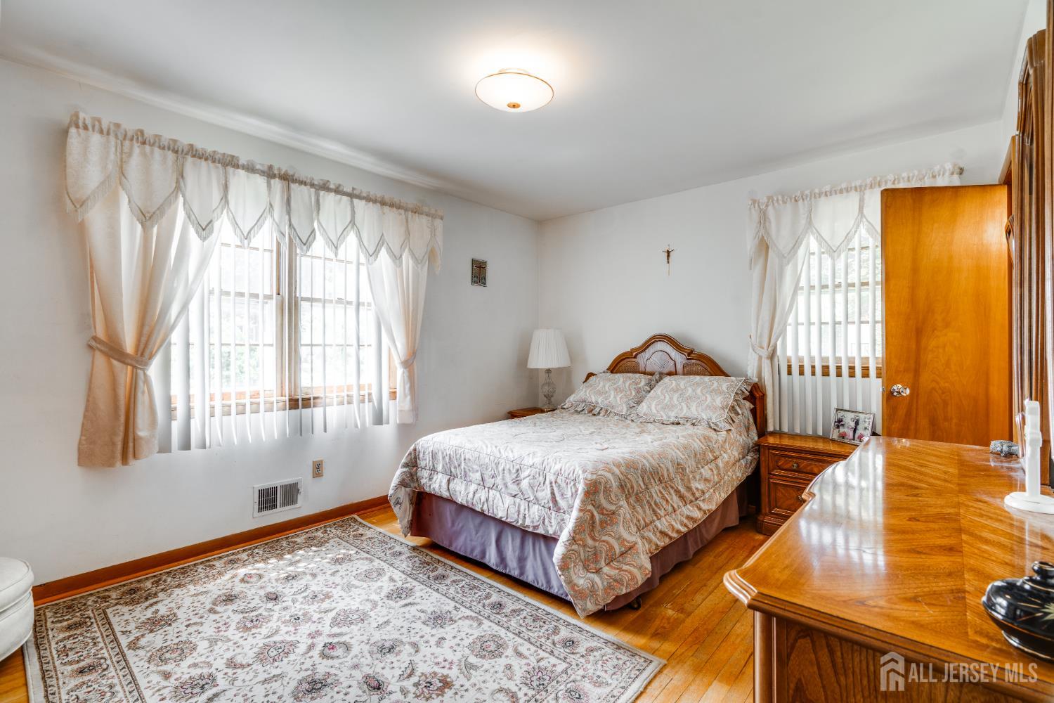1365 Sioux Road North Brunswick, NJ 08902 - Photo 12 of 19 Gallery Image 12