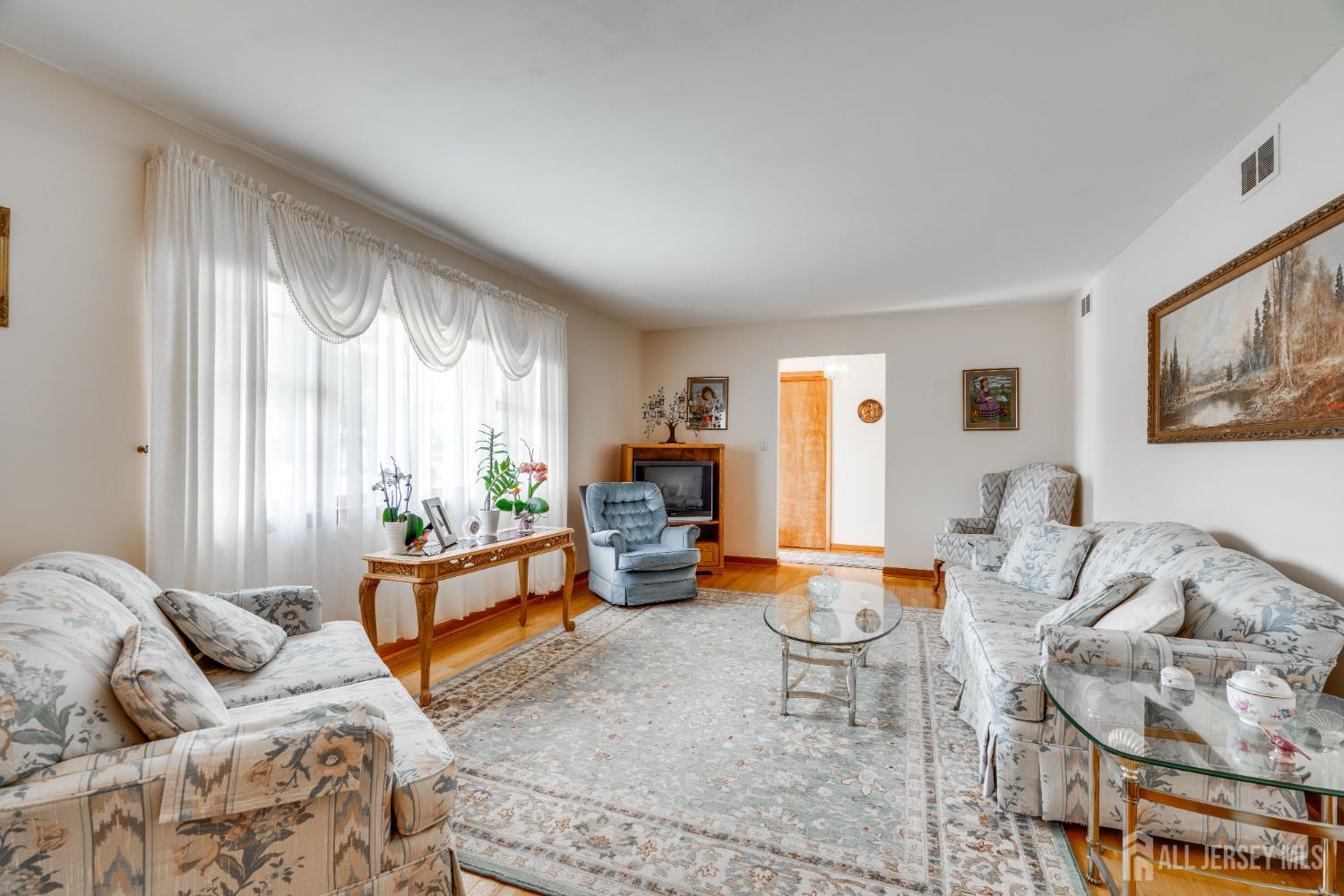 1365 Sioux Road North Brunswick, NJ 08902 - Photo 5 of 19 Gallery Image 5