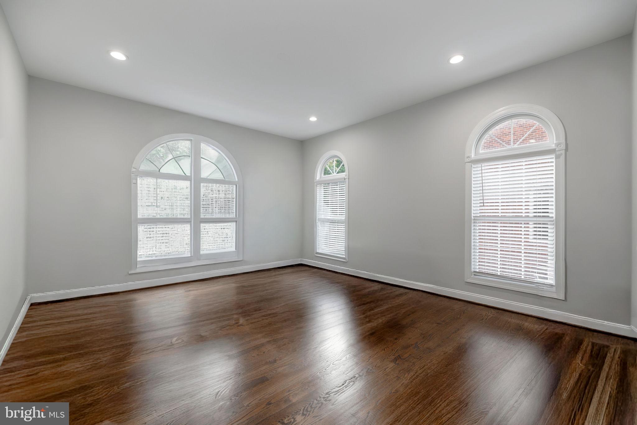 6039 Deer Ridge Trail Springfield, VA 22150 - Photo 12 of 103